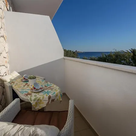 Guest house Rooms By The Sea Hvar - 8785 3*
